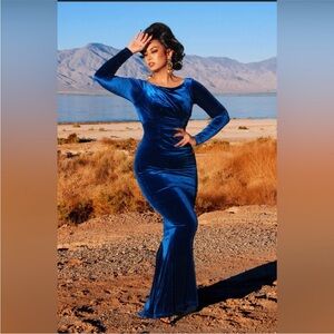 Laura Byrnes Blue Velvet Beatrix Gown Pin Up Fishtail Train Stretch Dress 2X